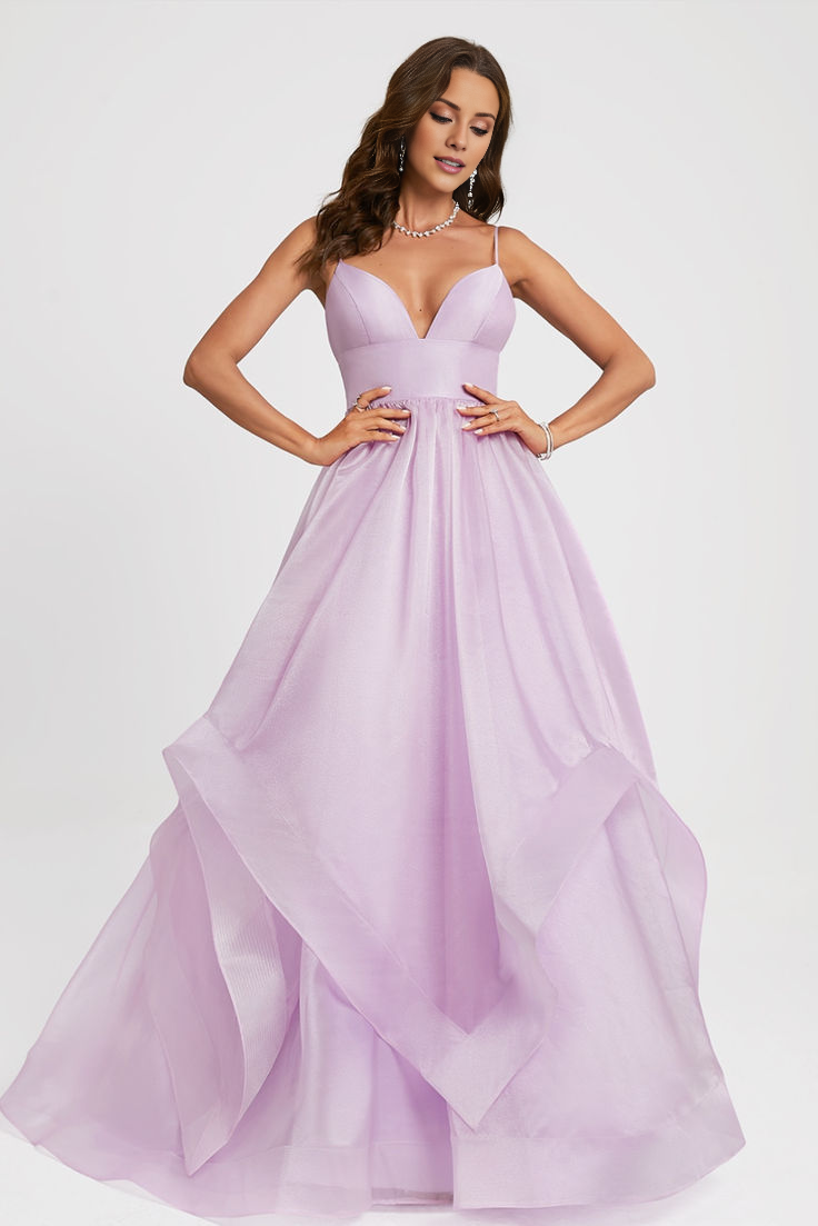 Vestido de noche de princesa con escote en V y cola amplia