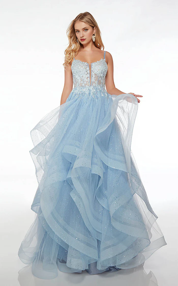 Abito da ballo a trapezio con scollo quadrato, spalline sottili, schiena scoperta, bordo arricciato e lunghezza al pavimento