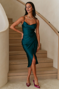 Vestido de fiesta largo de satén con tirantes finos y cuello colgante de Jimiss