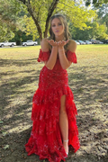 Vestido largo estilo sirena con capas de lentejuelas rojas y hombros descubiertos de Jimiss