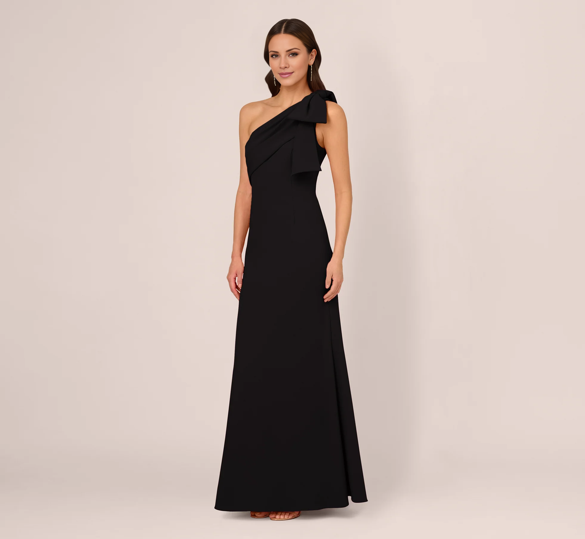 Vestido de fiesta Jimiss de crepé con un solo hombro, espalda descubierta, lazo y largo hasta el suelo