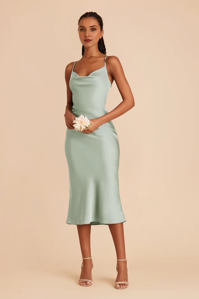 Vestido de dama de honor con escote plisado, largo medio y cremallera lateral, totalmente forrado