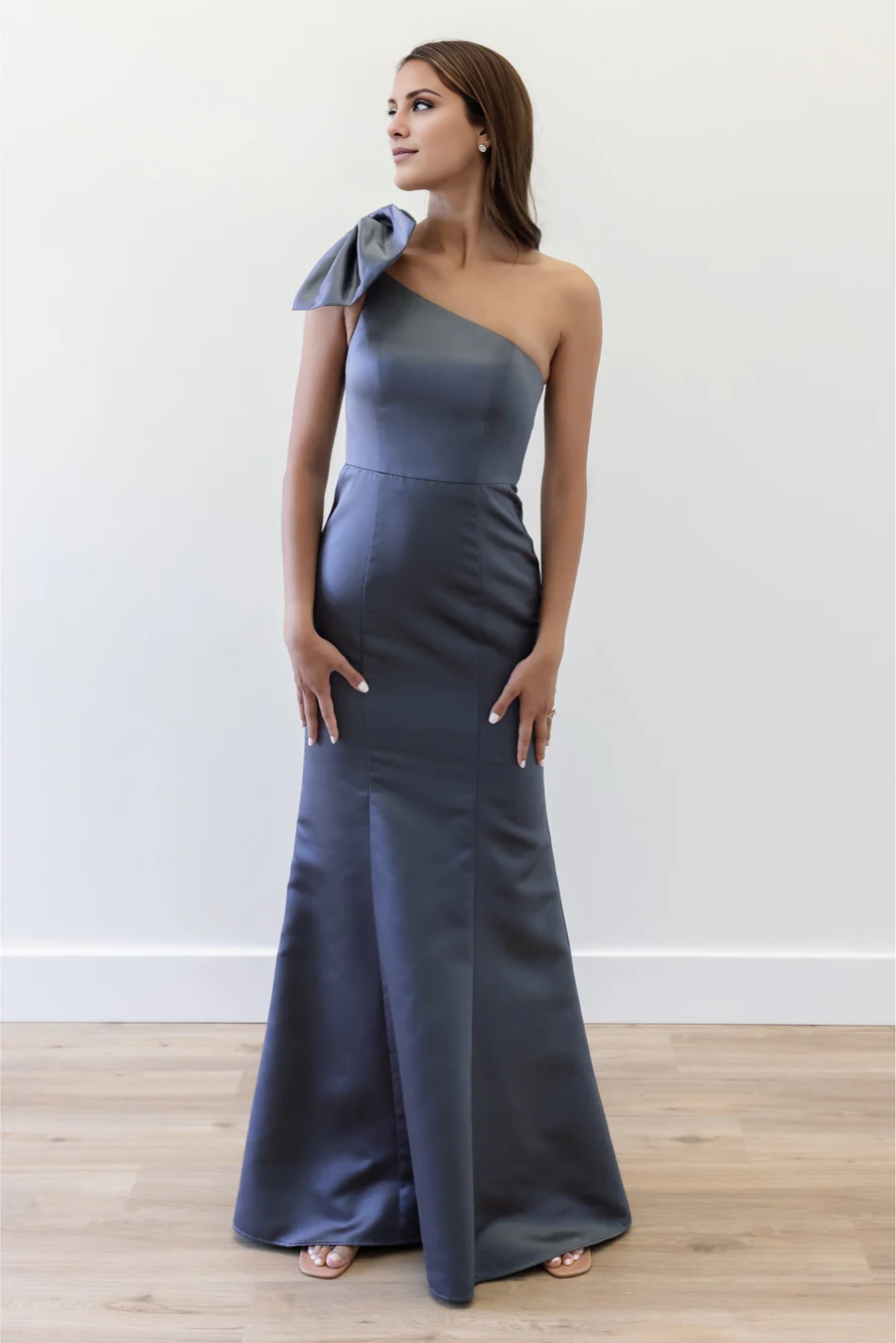 Vestido de fiesta Jimiss con escote asimétrico, hombros descubiertos, sin mangas, espalda descubierta, detalles de lazo y largo hasta el suelo