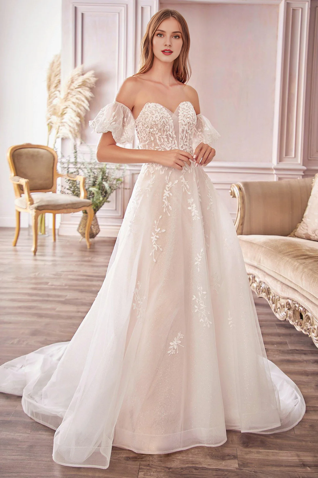 Vestido de novia largo de gasa con escote en forma de corazón bordado