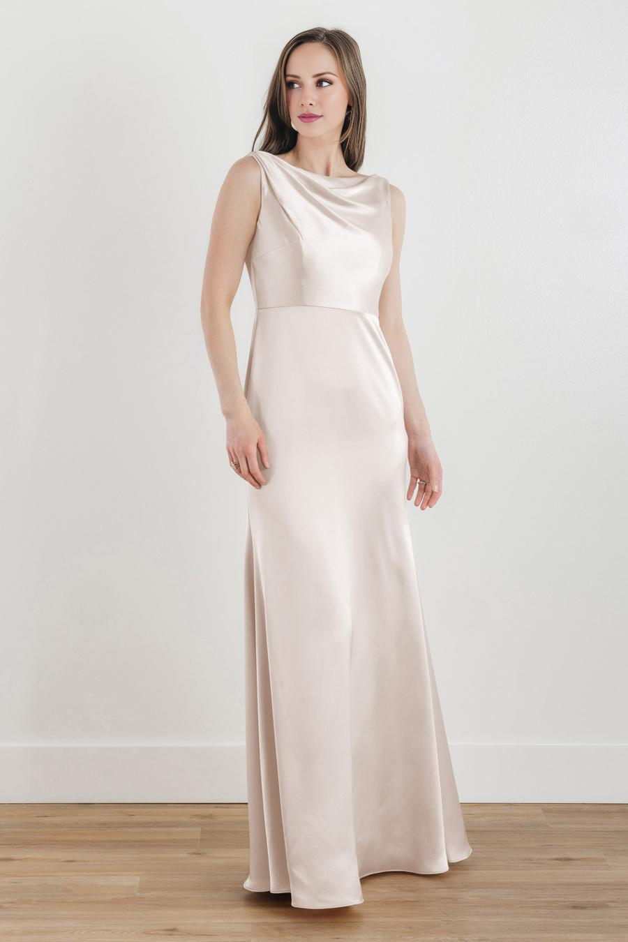 Vestido de noche Jimiss con escote barco, sin mangas, sin espalda y largo hasta el suelo