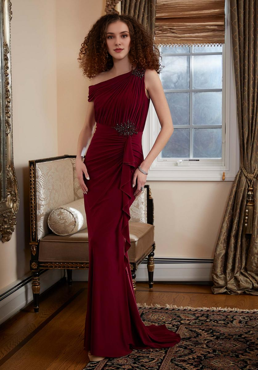 Single shoulder straps with ruffled edges and floor length for mothers of the bride dresses