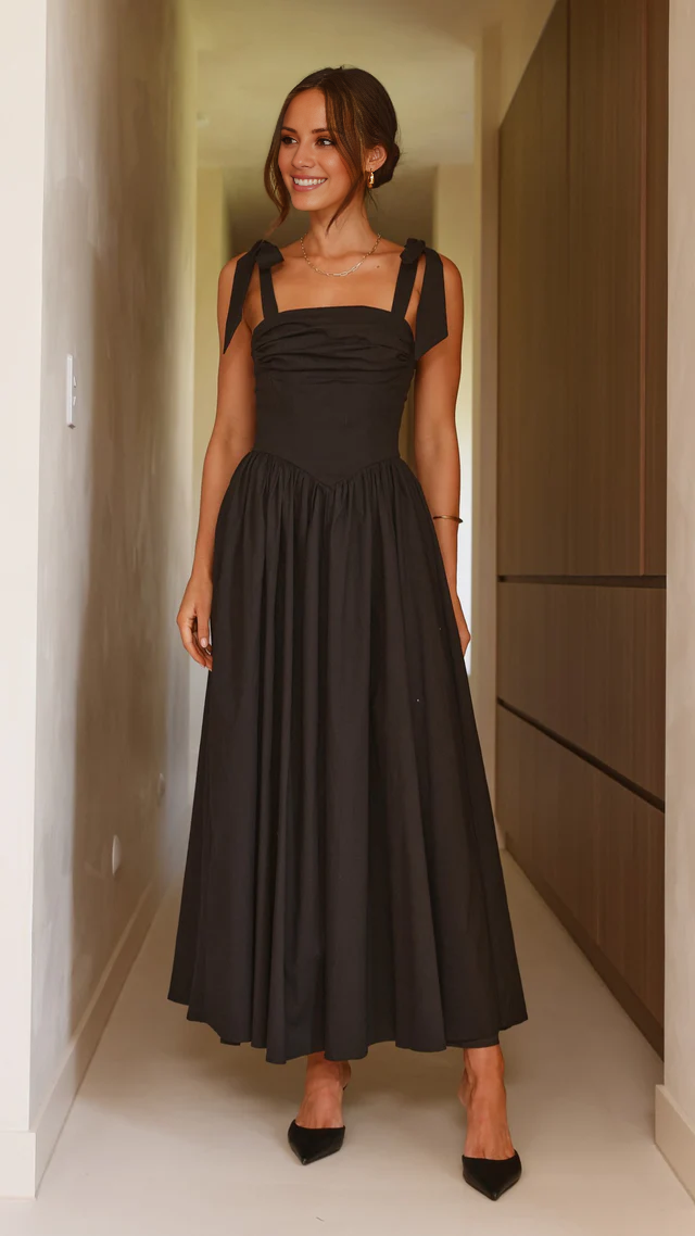 Vestido de fiesta largo con corsé ajustado y escote cuadrado de Jimiss con detalles plisados