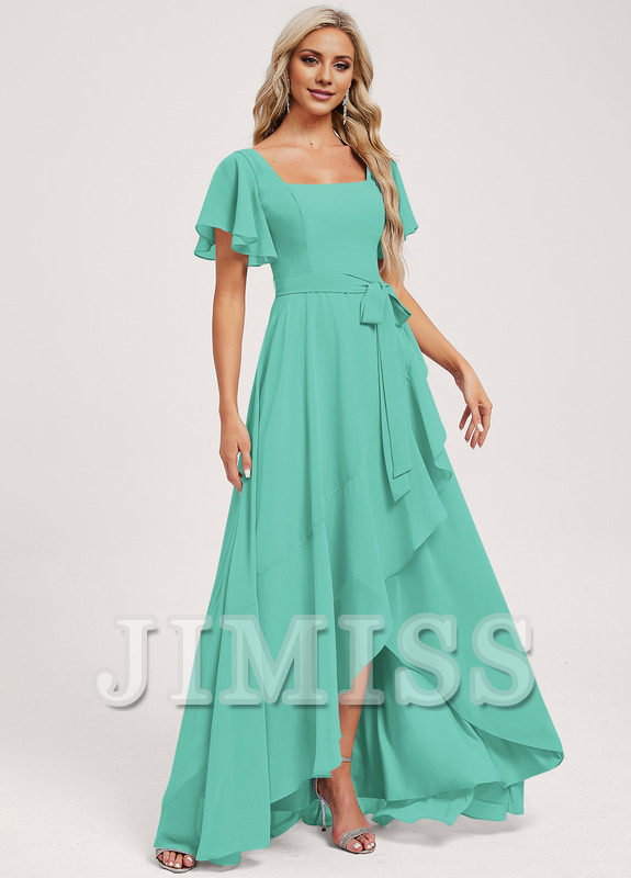 Vestido de dama de honor asimétrico de gasa con corte A y corte cuadrado