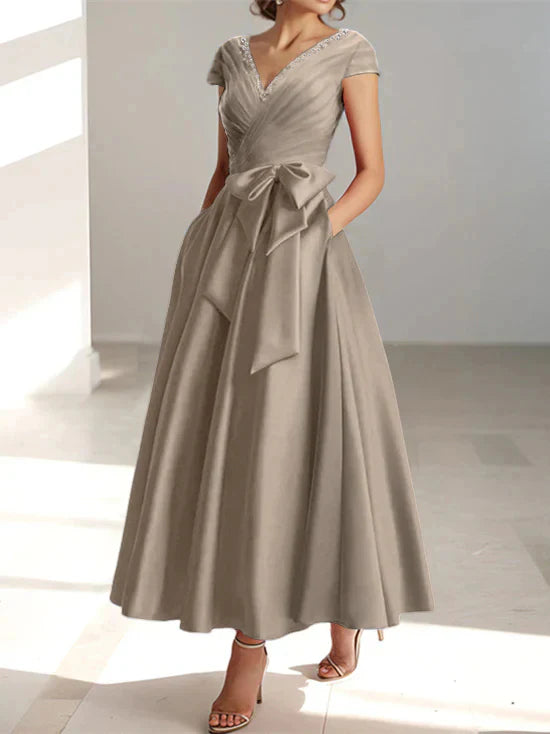 Abiti da mamma della sposa con tasche, scollo a V e stile principessa/a trapezio