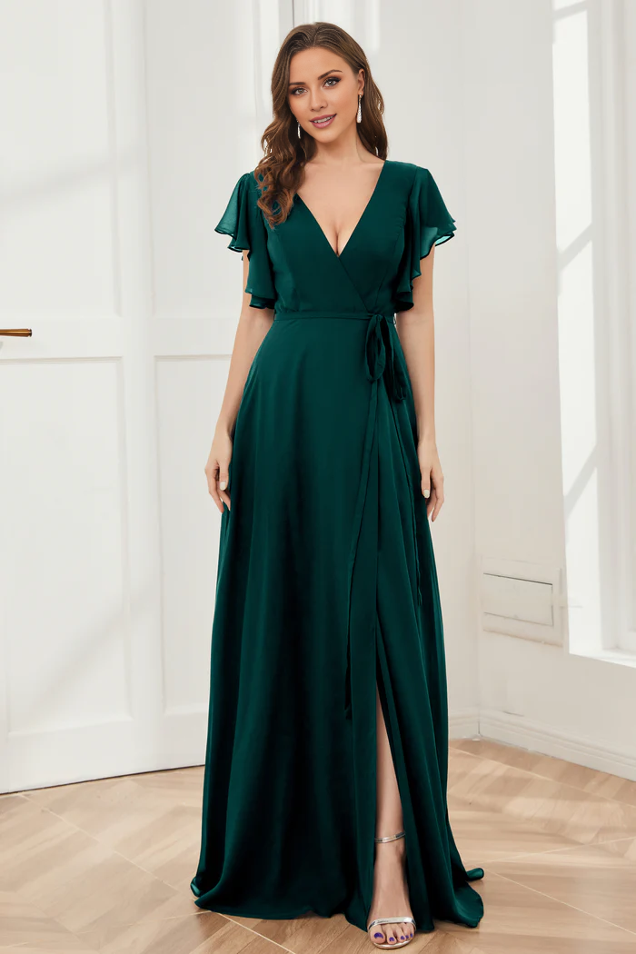 Vestido de dama de honor de gasa con escote en V, mangas con volantes, abertura y largo hasta el suelo