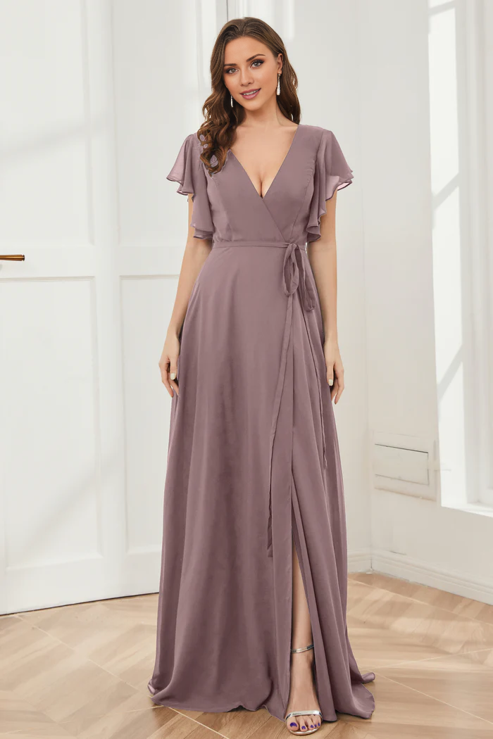 Vestido de dama de honor de gasa con escote en V, mangas con volantes, abertura y largo hasta el suelo