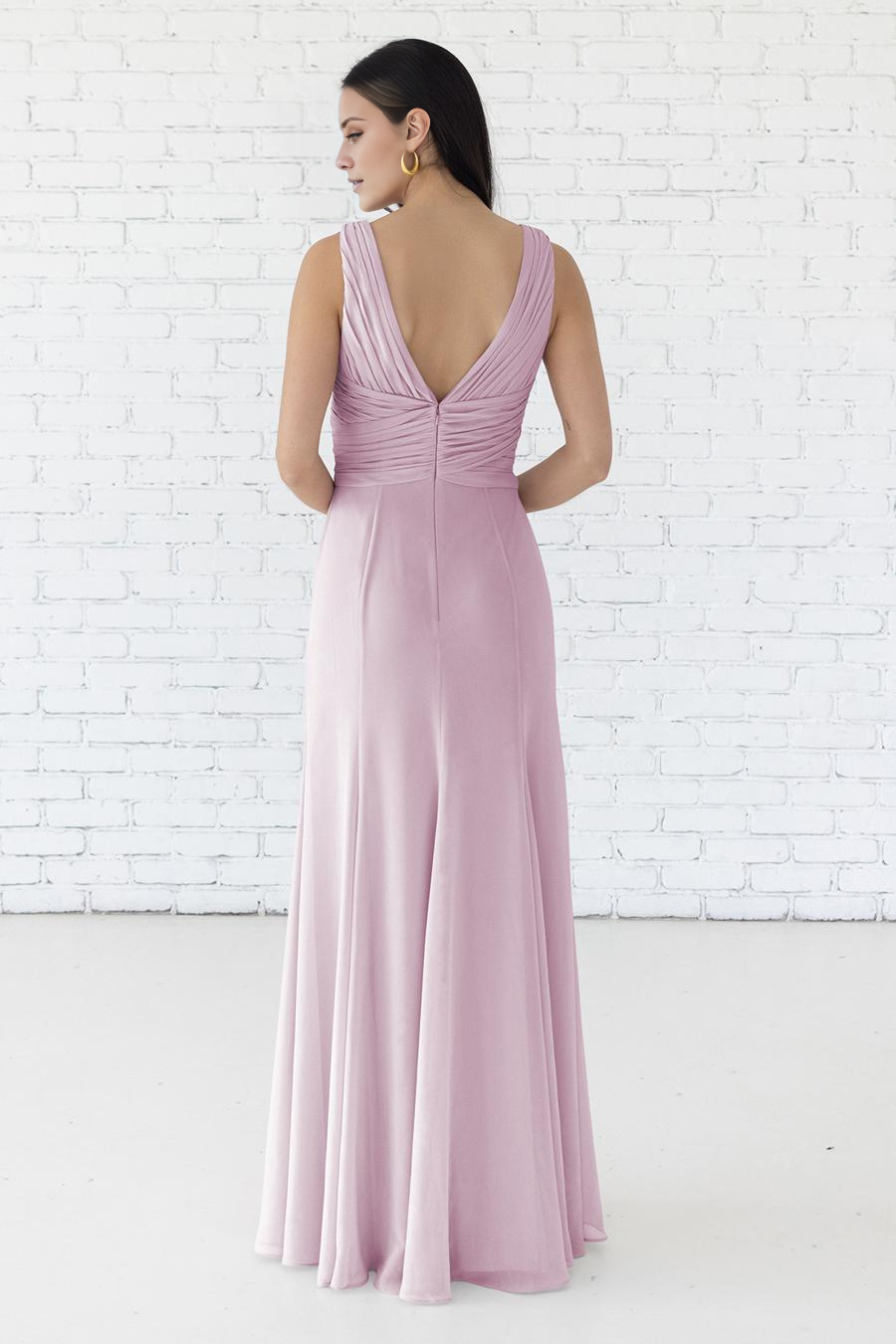 Vestido de noche Jimiss con cuello en V, detalle plisado, sin mangas, espalda descubierta y largo hasta el suelo