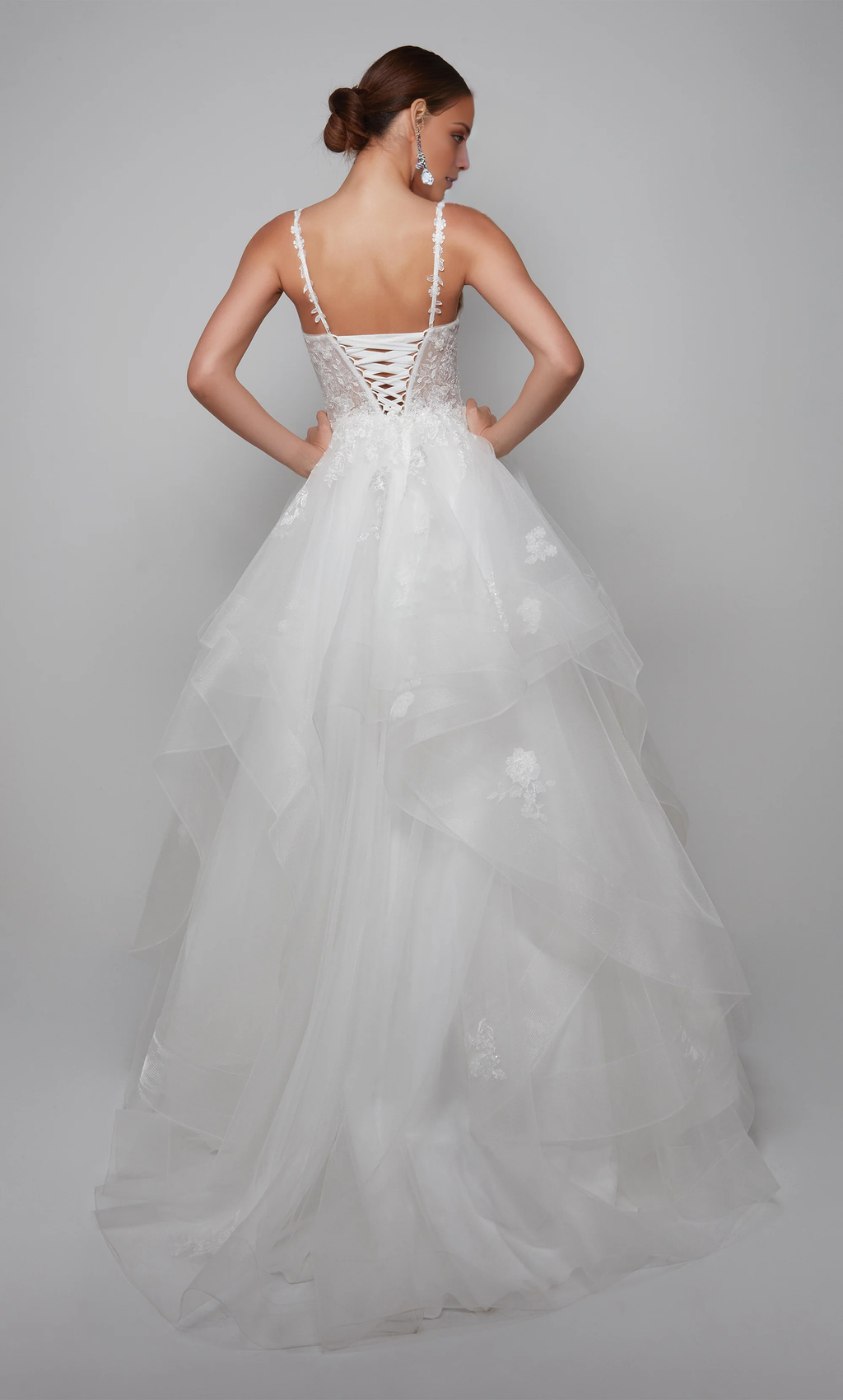 Vestido de novia largo hasta el suelo con corsé transparente ajustado y escote en V profundo con encaje de gasa fina y espalda atada