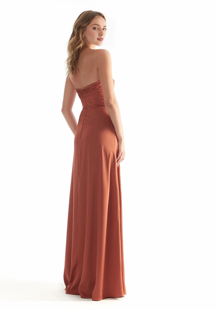 Abito a trapezio con scollo a cuore, spalle scoperte, bordo arricciato sul retro in raso