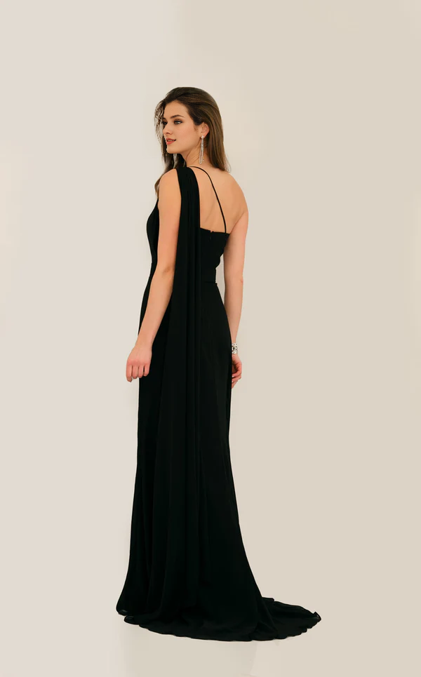 Vestido de fiesta con escote asimétrico, escote en V, sin mangas, espalda descubierta y largo hasta el suelo.