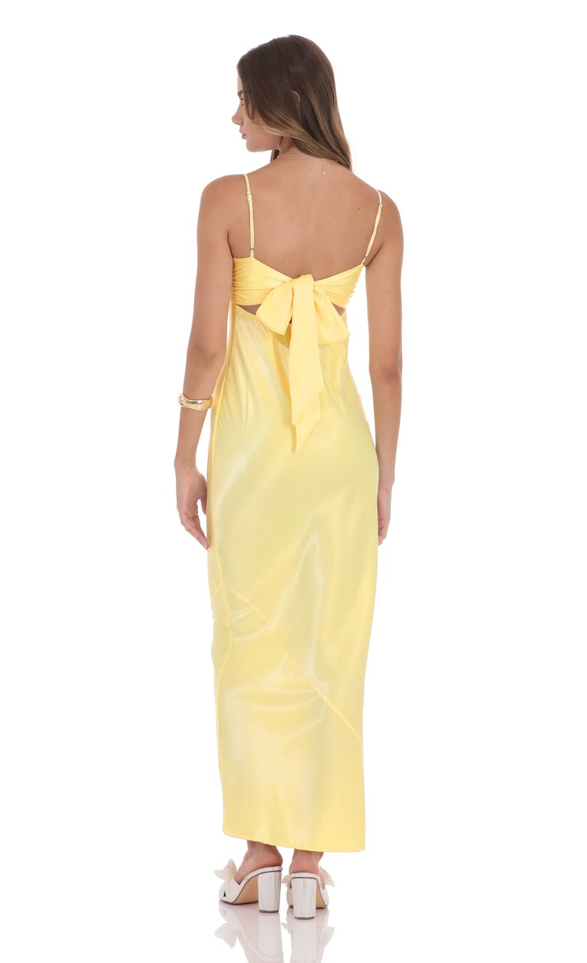 Vestido de fiesta con escote corazón, hombros descubiertos, sin mangas, tirantes finos, espalda descubierta y largo hasta el suelo