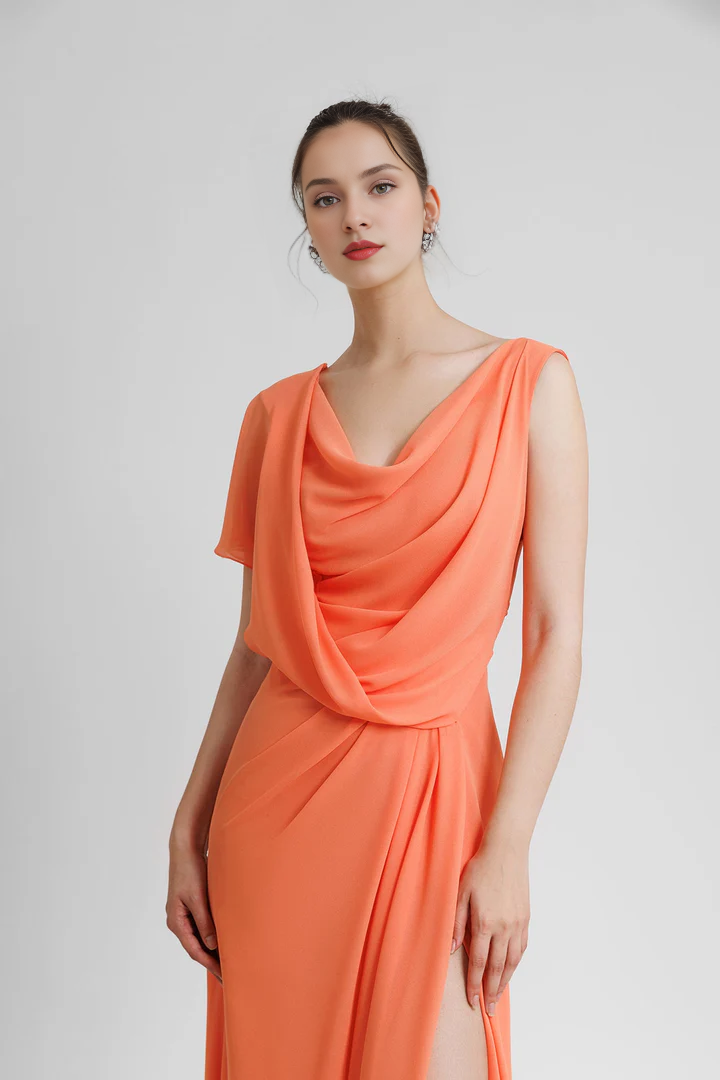 Vestidos de noche largos hasta el suelo con mangas asimétricas y drapeados