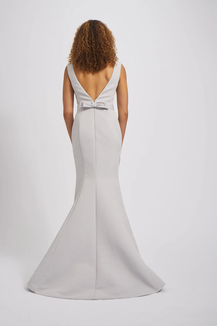 Vestido de fiesta Jimiss con escote barco, hombros descubiertos, sin mangas, detalle de lazo, espalda descubierta y largo hasta el suelo