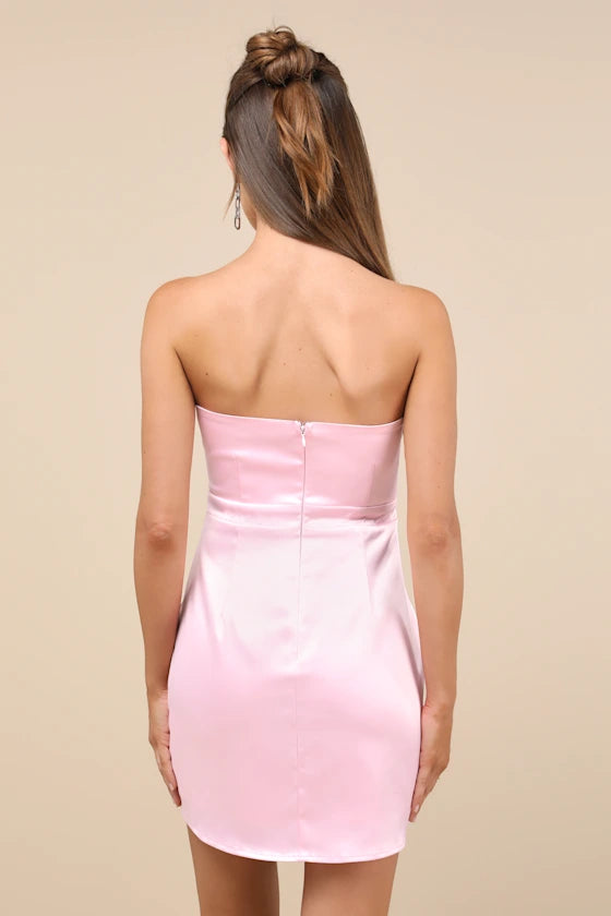 Vestido de fiesta corto sin espalda, sin mangas, con cuello al descubierto y sin tirantes, con detalles de lazo, de Jimiss