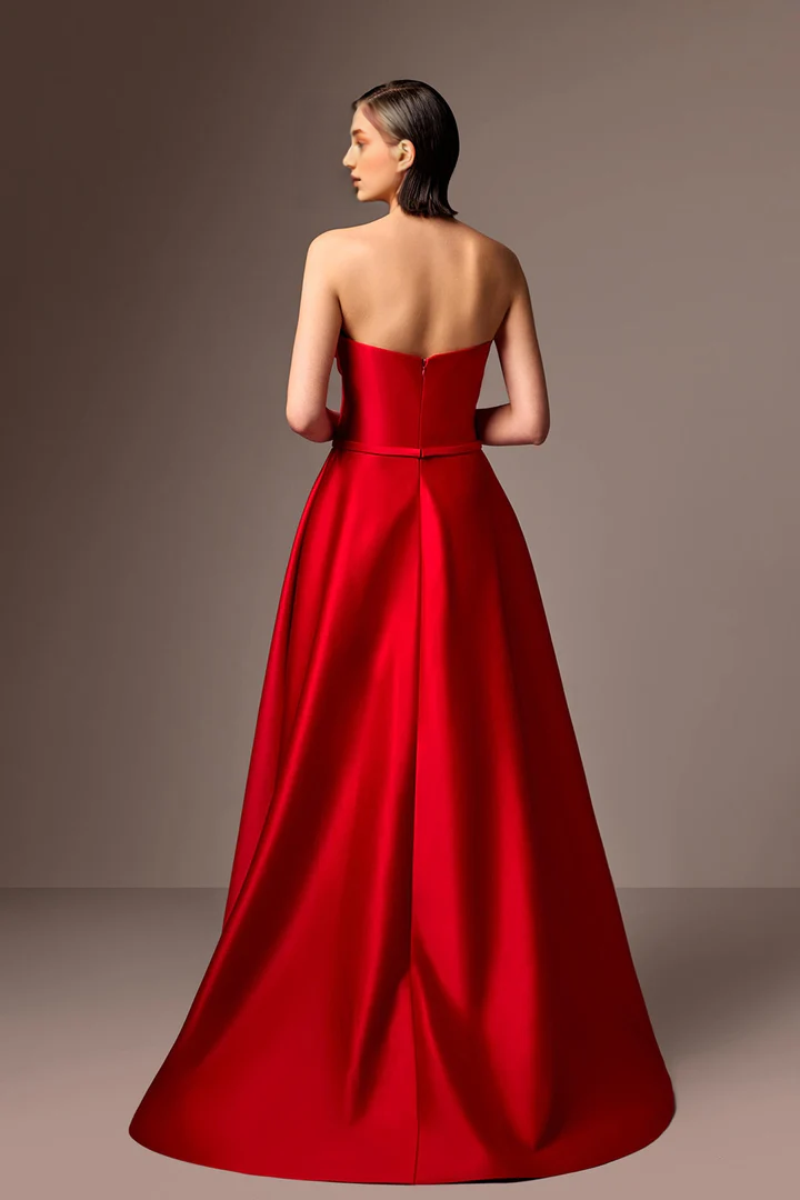Vestidos de noche largos hasta el suelo de satén con cuello de corazón y sin tirantes
