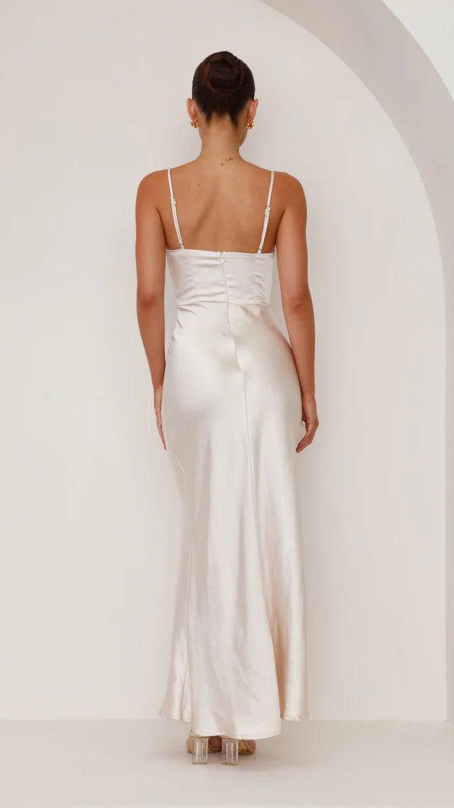 Vestido de fiesta largo de Jimiss con escote recto, tirantes finos y abertura lateral