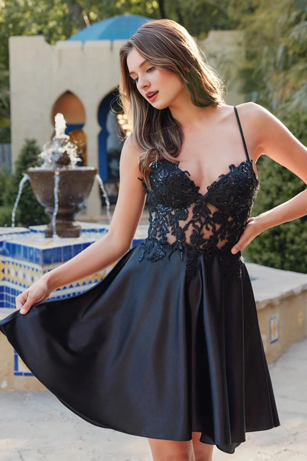 Vestido corto de satén sin mangas con calcomanía de lentejuelas bordadas