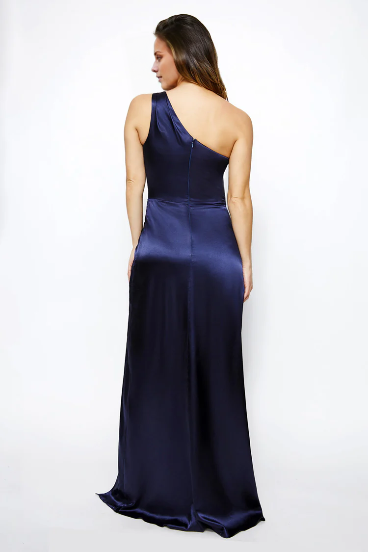 Vestido de fiesta Jimiss con cuello asimétrico, hombros descubiertos, sin mangas, espalda descubierta, abertura lateral y largo hasta el suelo