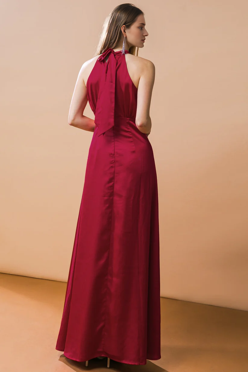 Vestido con cuello colgante en forma de A y espalda expuesta con cordones