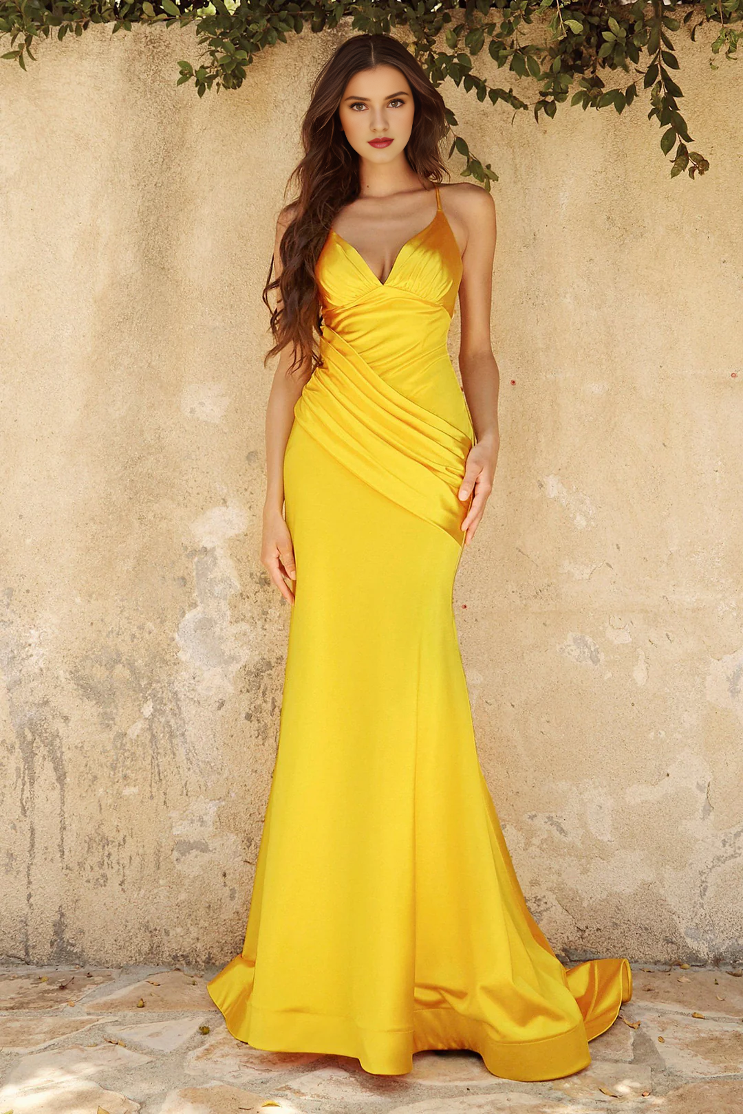 Vestido largo de satén con escote en V y cola de pez