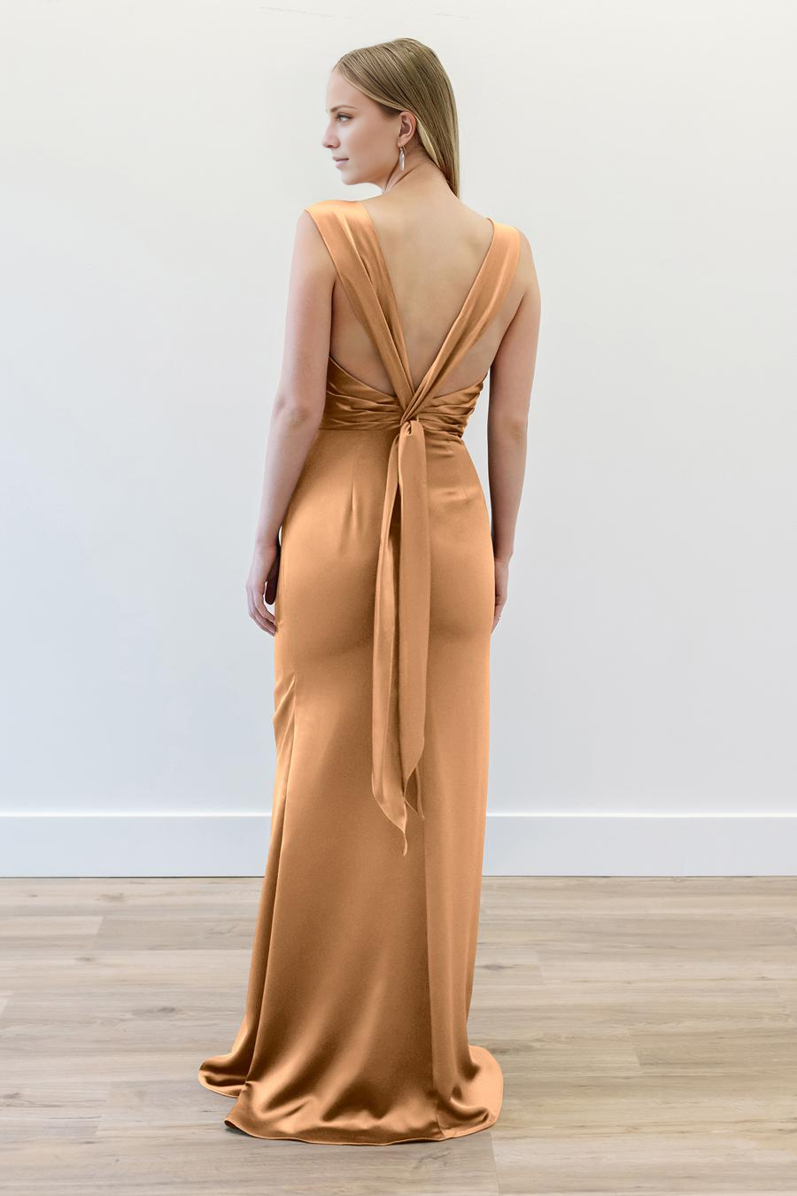 Vestido de noche Jimiss con escote cuadrado, detalle plisado, sin mangas, espalda descubierta y largo hasta el suelo