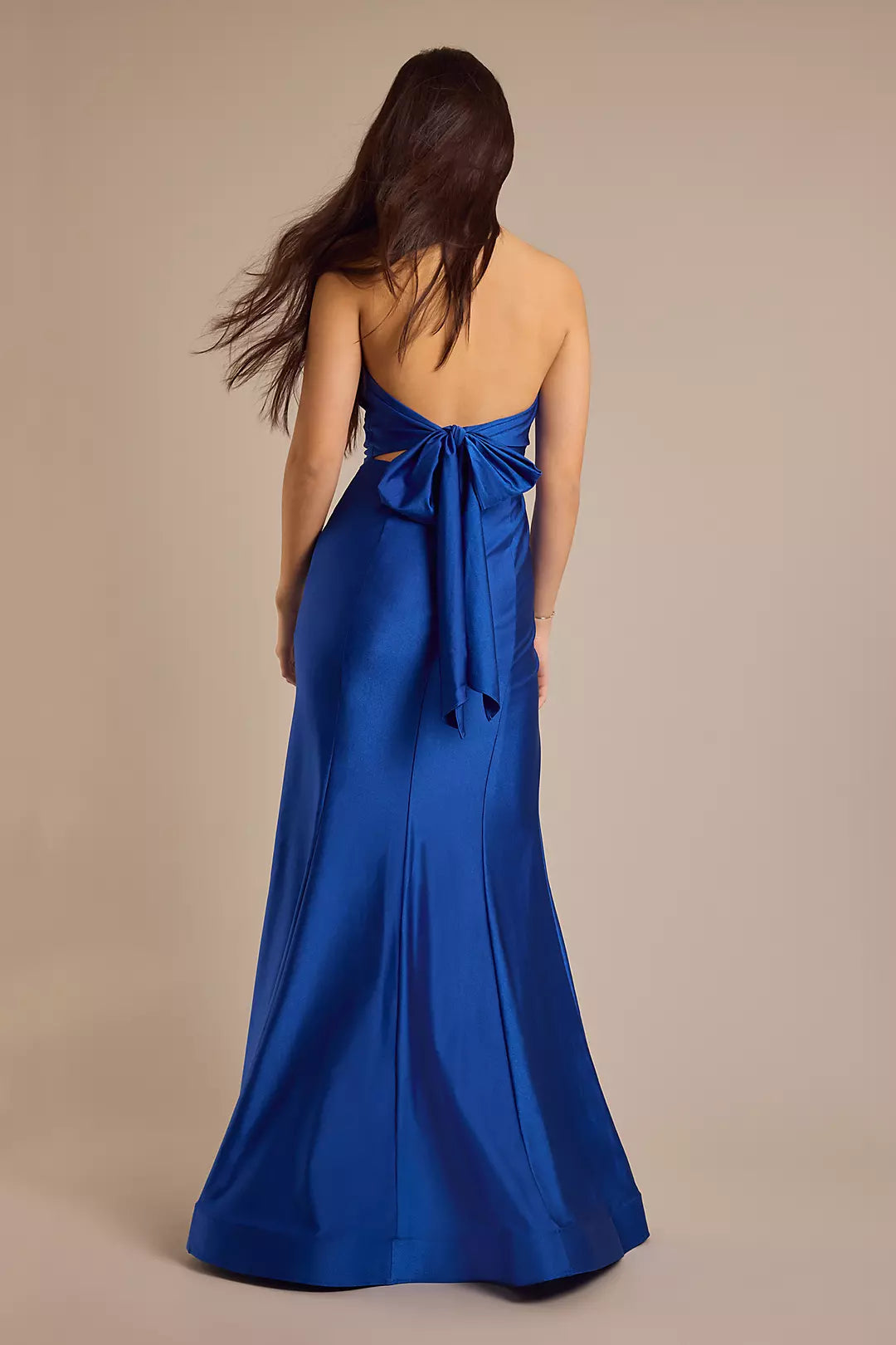 Vestido de fiesta de sirena con cuello halter y lazo en la espalda de satén de Jimiss