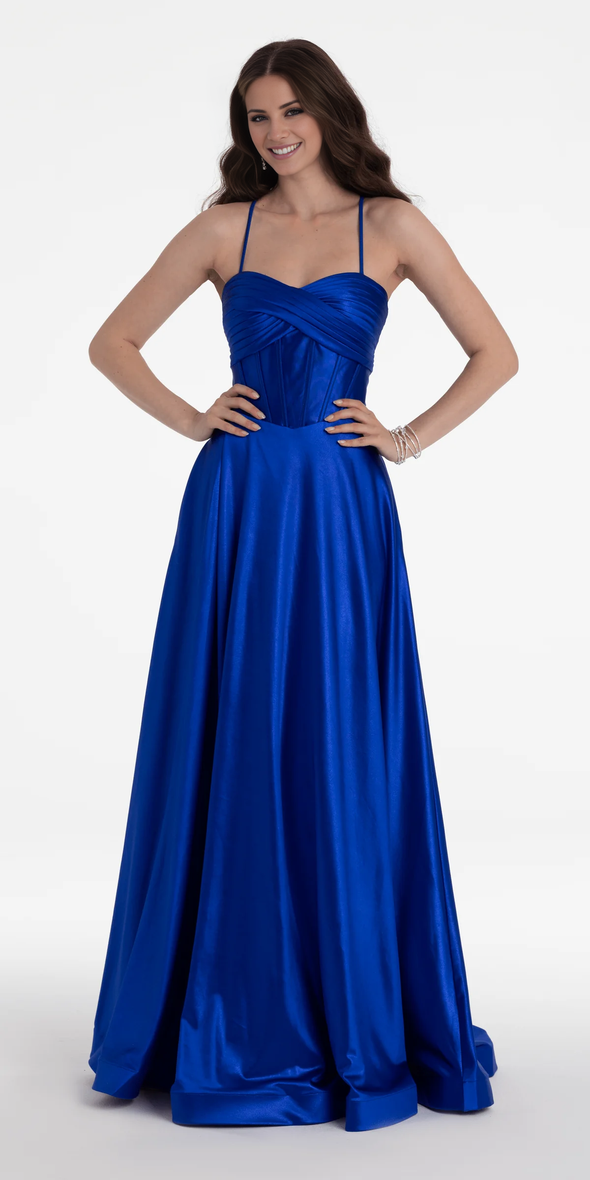 Vestido de fiesta Jimiss de satén con hombros descubiertos, tirantes finos y corsé ajustado hasta el suelo 