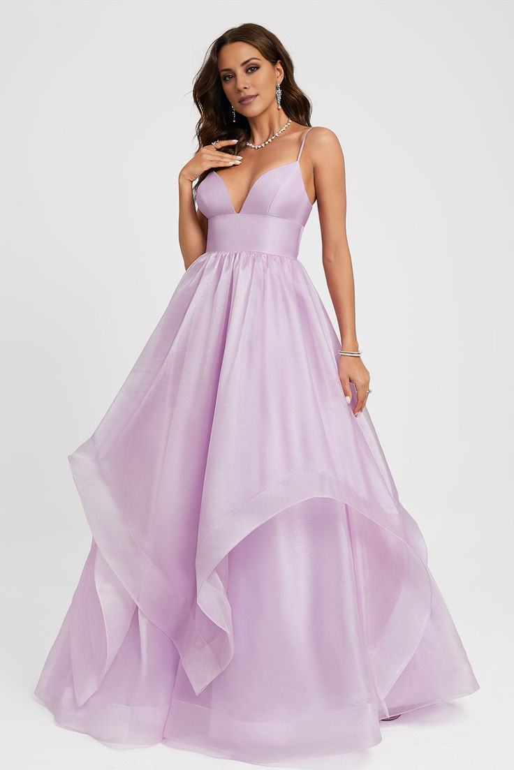 Vestido de noche de princesa con escote en V y cola amplia