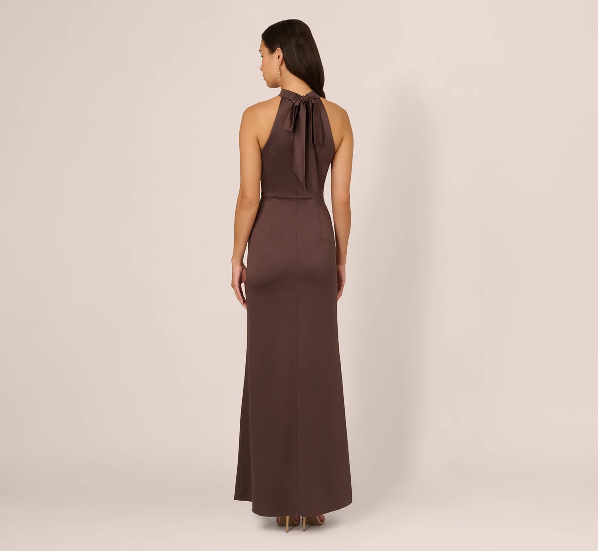 Vestido de fiesta largo estilo sirena con volantes y espalda descubierta de satén de Jimiss