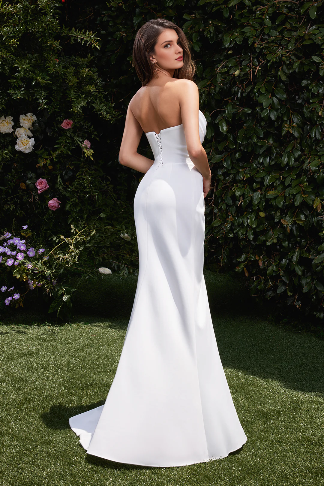 Abito da sposa lungo bianco senza spalline in chiffon