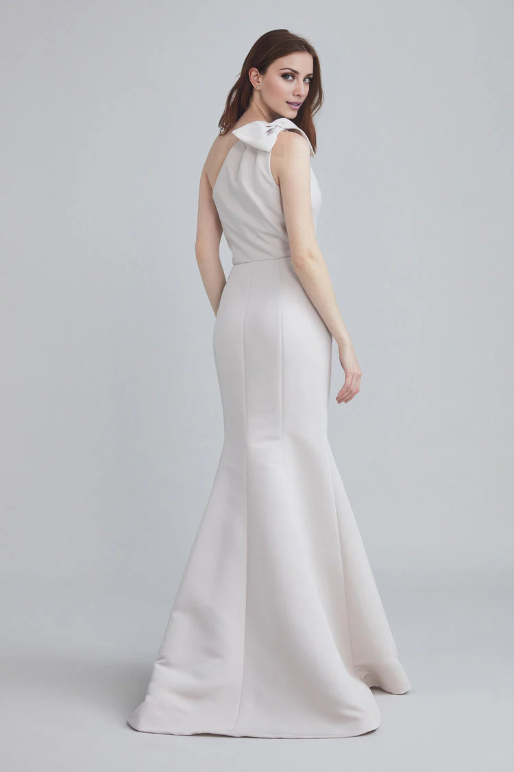 Vestido de fiesta Jimiss con escote asimétrico, hombros descubiertos, sin mangas, detalle de lazo, espalda descubierta y largo hasta el suelo