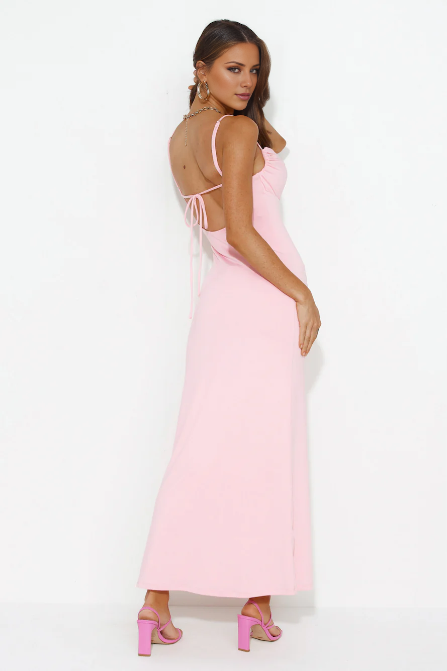 Vestido de fiesta largo con cuello estilo jimiss, tirantes en la espalda y abertura lateral en la parte posterior expuesta