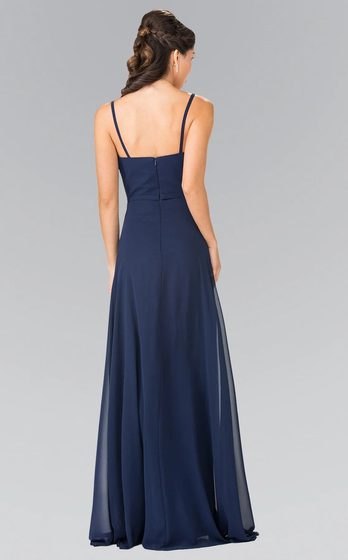 Vestido de fiesta con escote en V, corte A, pliegues y largo hasta el suelo con corte de cuerno