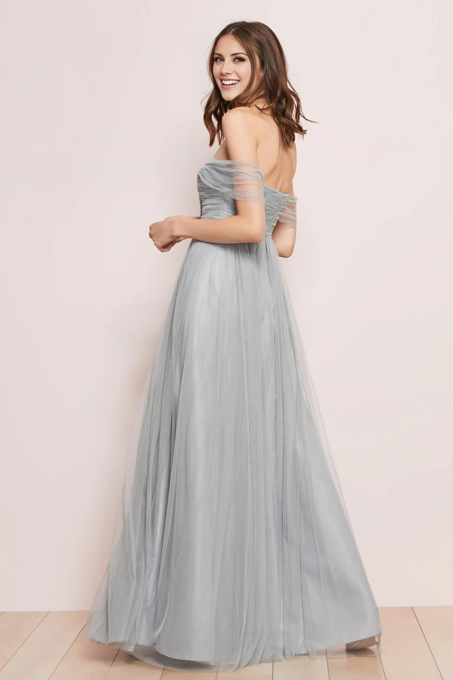 Vestido de fiesta Jimiss con hombros descubiertos, cuello, sin mangas, espalda descubierta, detalles plisados y largo hasta el suelo