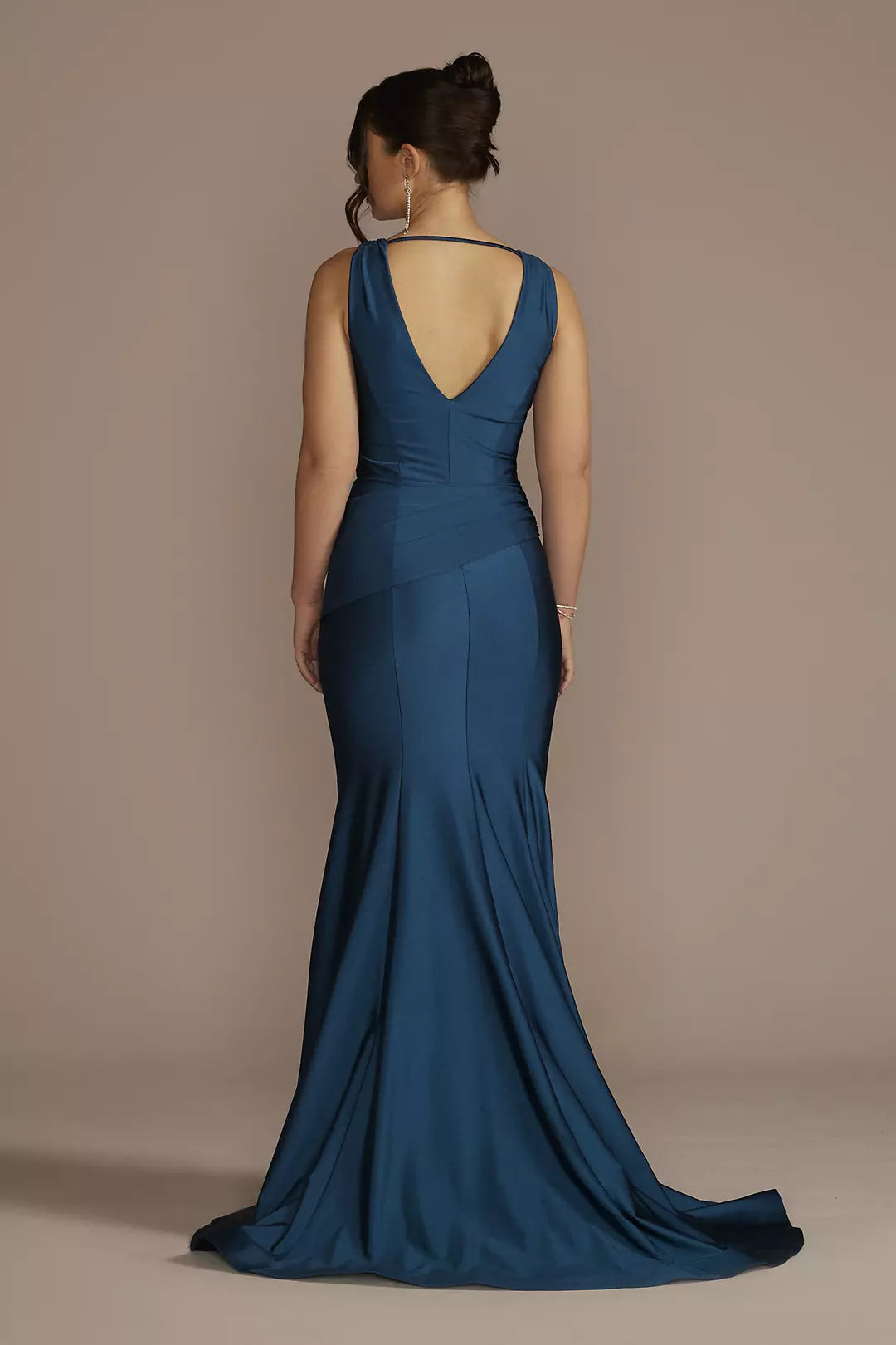 Vestido de fiesta de sirena con escote pronunciado y satén drapeado de Jimiss