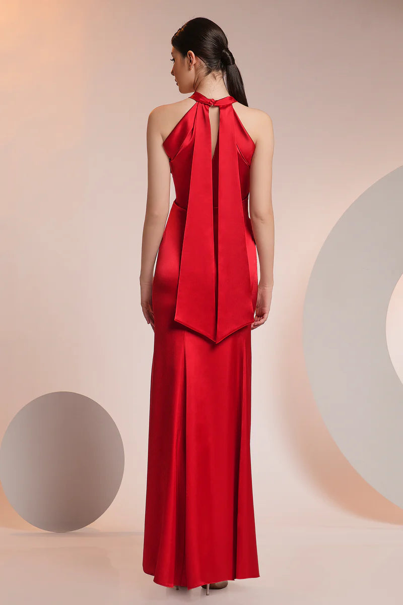 Vestido de noche largo hasta el suelo de satén con cuello asimétrico de sirena