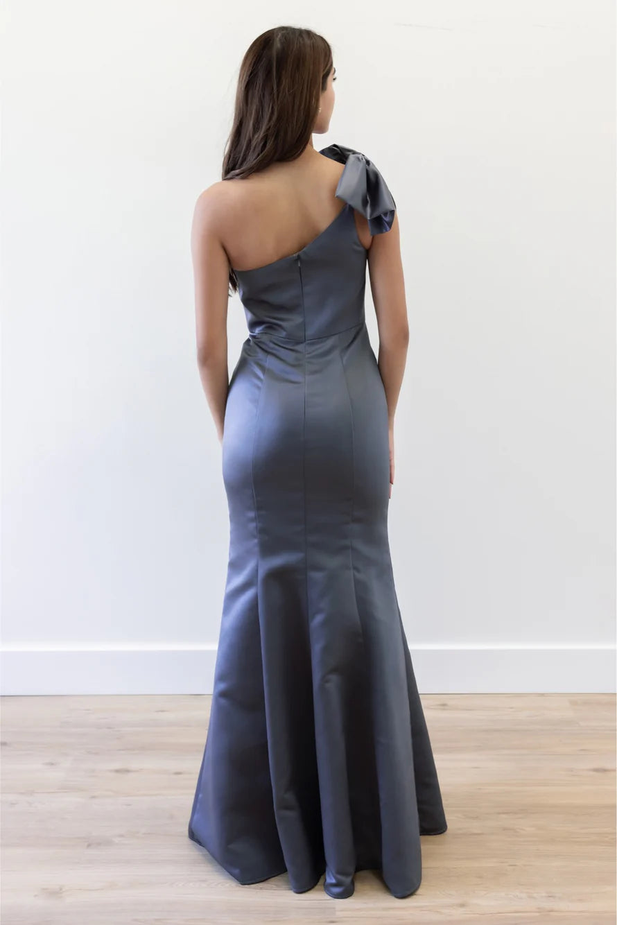 Vestido de fiesta Jimiss con escote asimétrico, hombros descubiertos, sin mangas, espalda descubierta, detalles de lazo y largo hasta el suelo