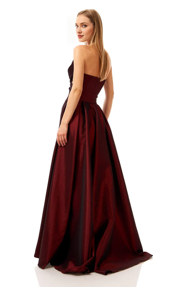 Abito da ballo a trapezio in raso con scollo a V, senza spalline e lunghezza al pavimento