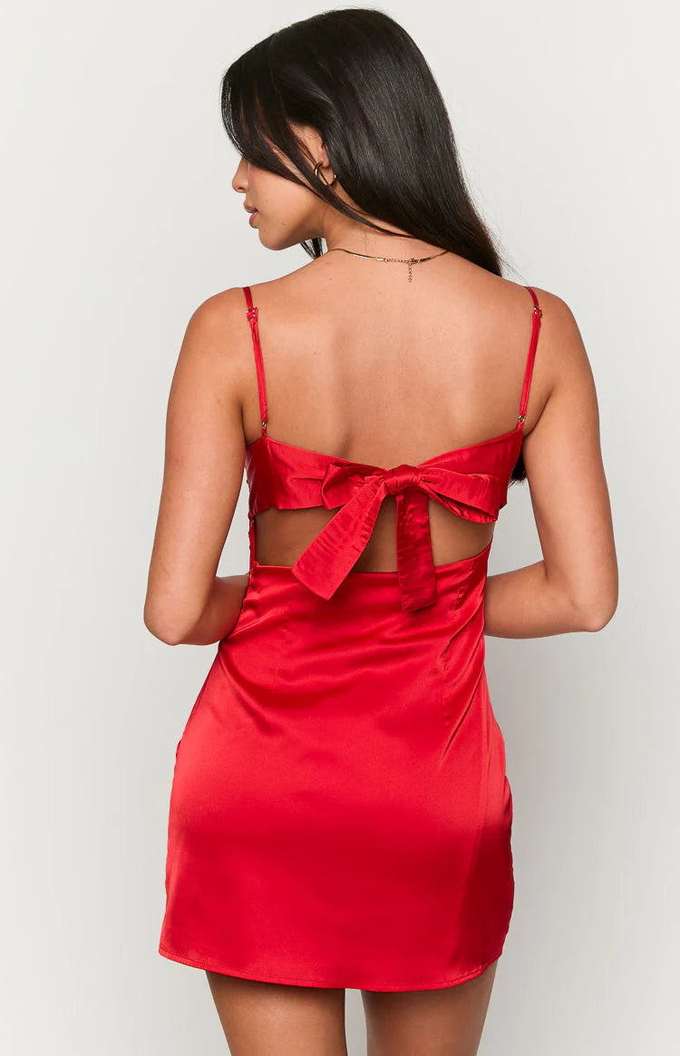 Vestido corto de fiesta Jimiss con escote corazón, tirantes finos, sin mangas y espalda descubierta