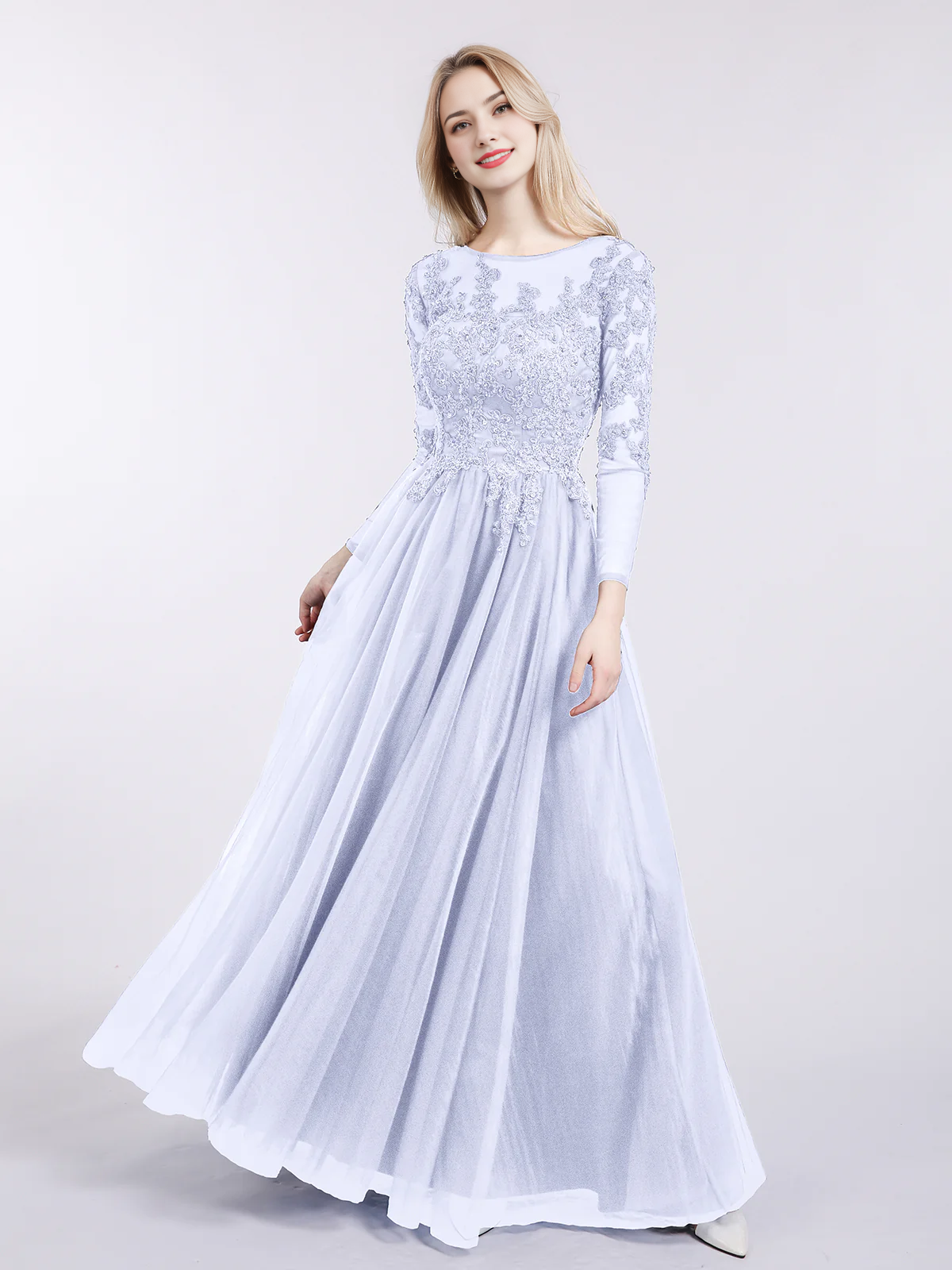 Abito a maniche lunghe in chiffon con decalcomanie