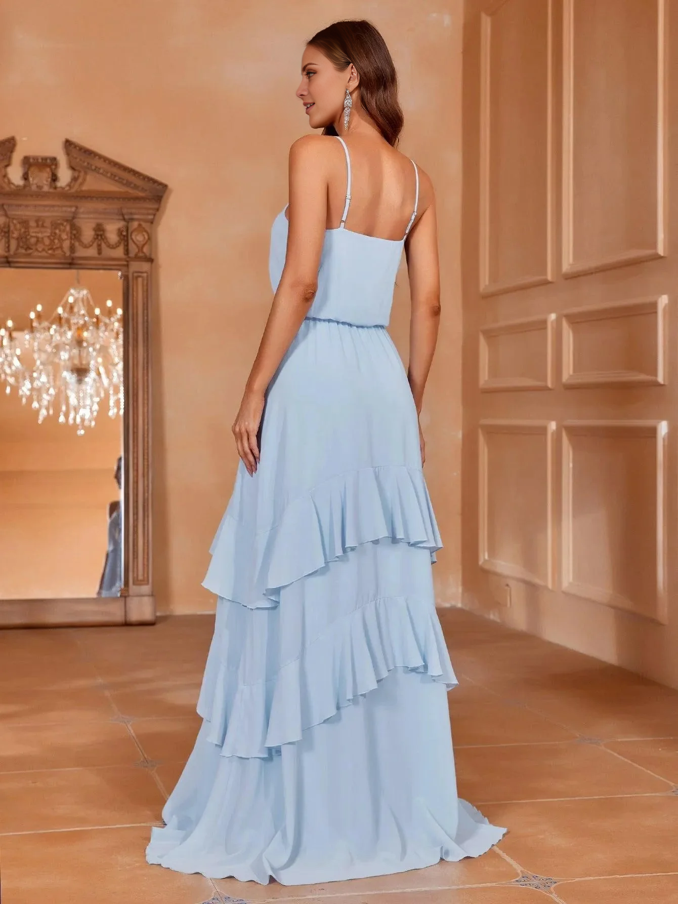 Abito formale a trapezio con orlo a strati in chiffon, spalline sottili e lunghezza al pavimento