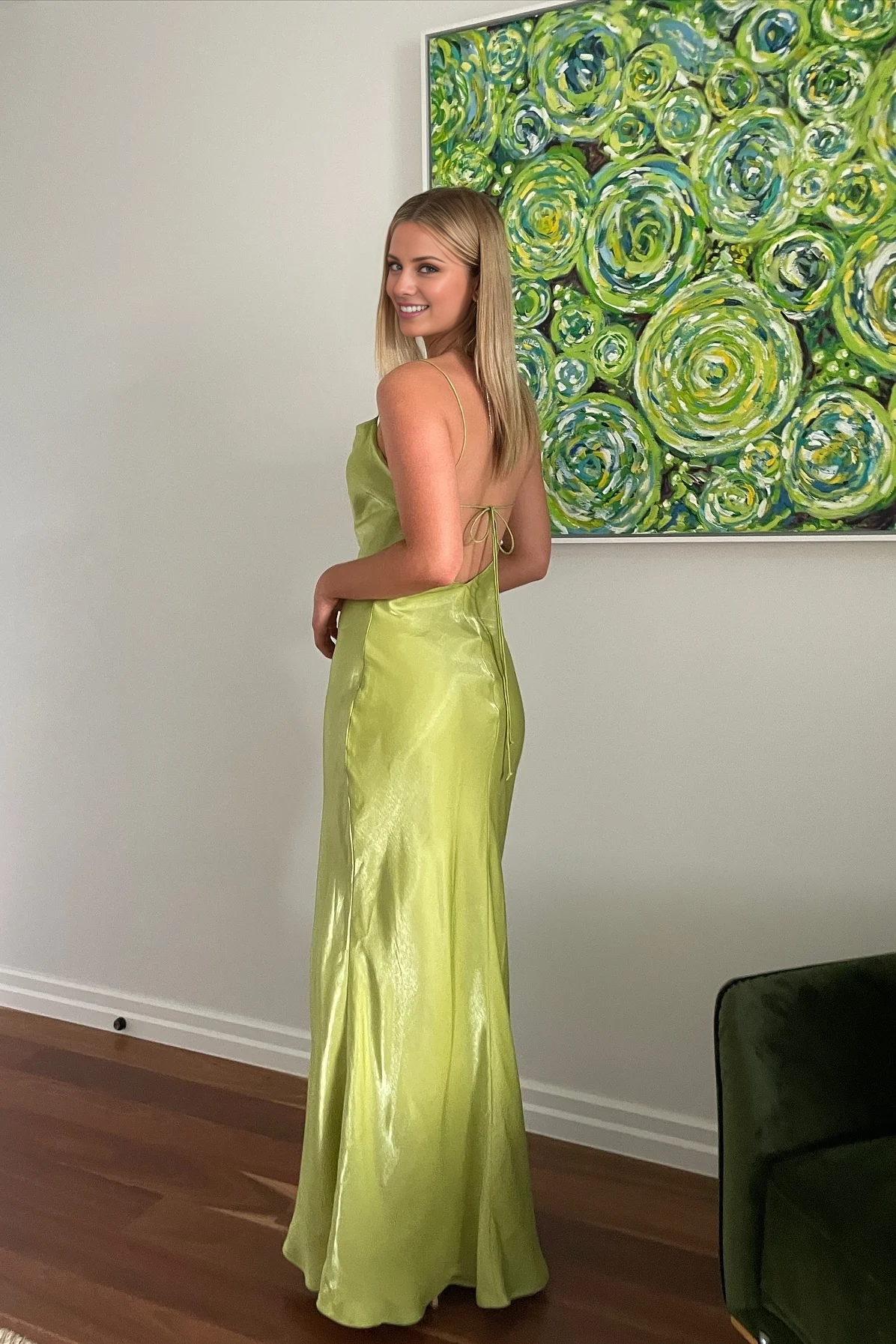 Vestido de fiesta elegante de corte A con tirantes finos y bordes con volantes marrones de Jimiss