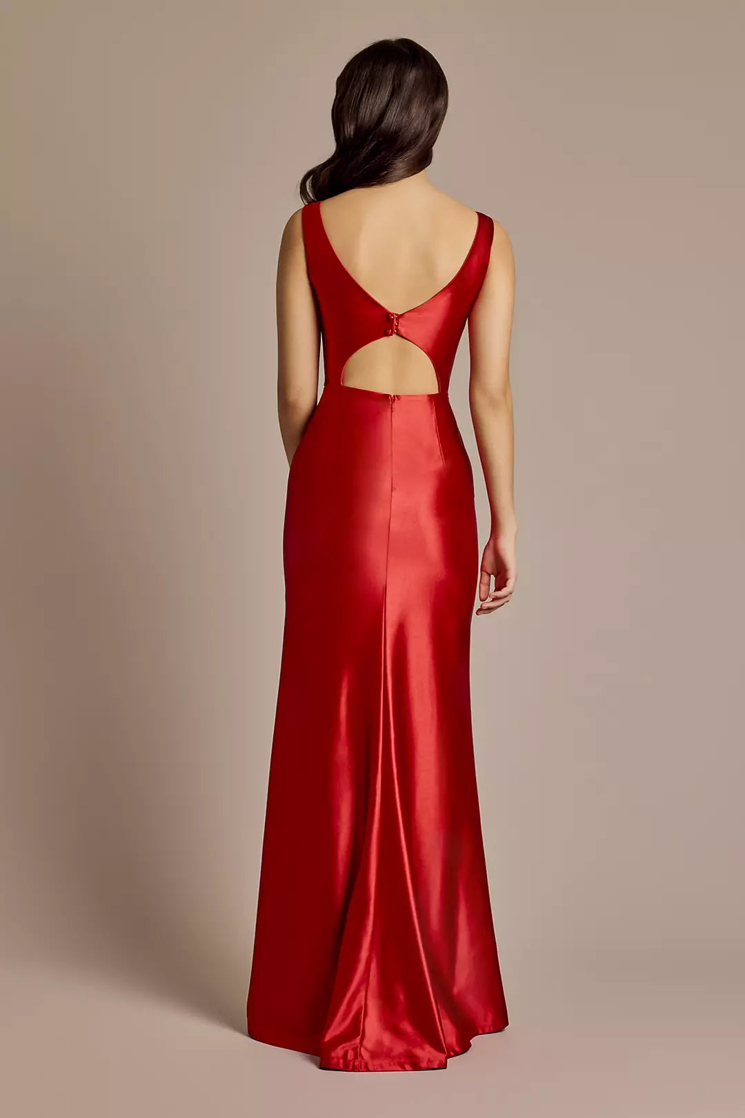 Vestido de fiesta Jimiss con escote en V y tirantes finos de satén esculpido