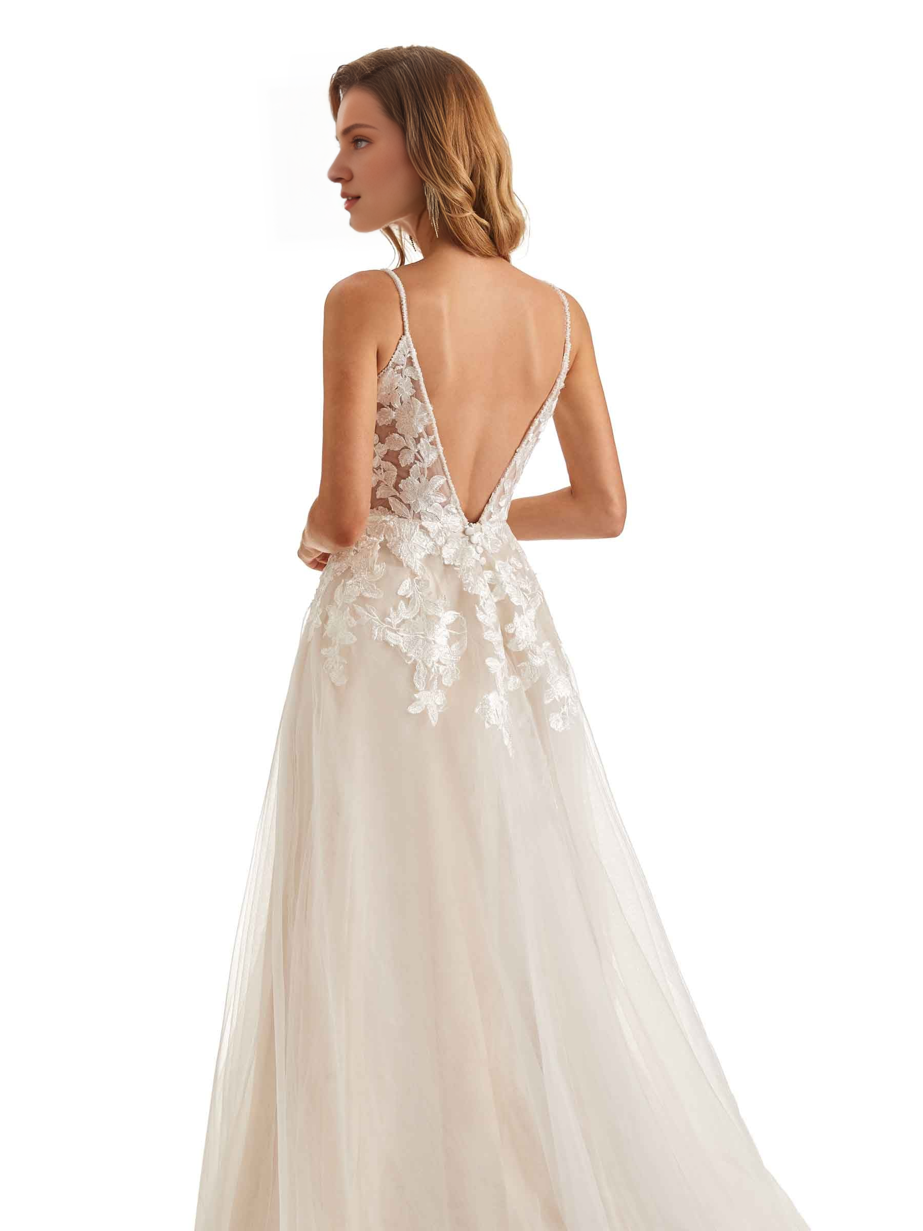 Elegante vestido de novia de corte A con calcomanía de encaje y tirantes finos