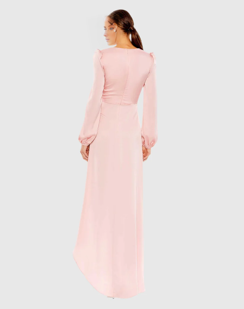 Vestido de noche largo hasta el suelo con falda asimétrica y mangas largas con escote en V